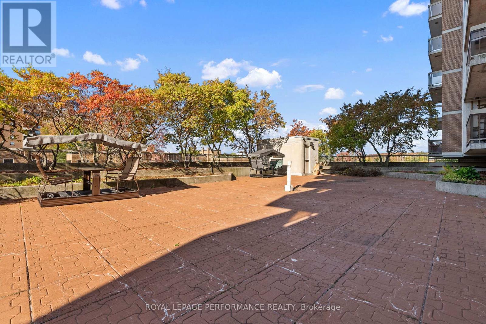 Unit #407 - 200 Lafontaine Avenue