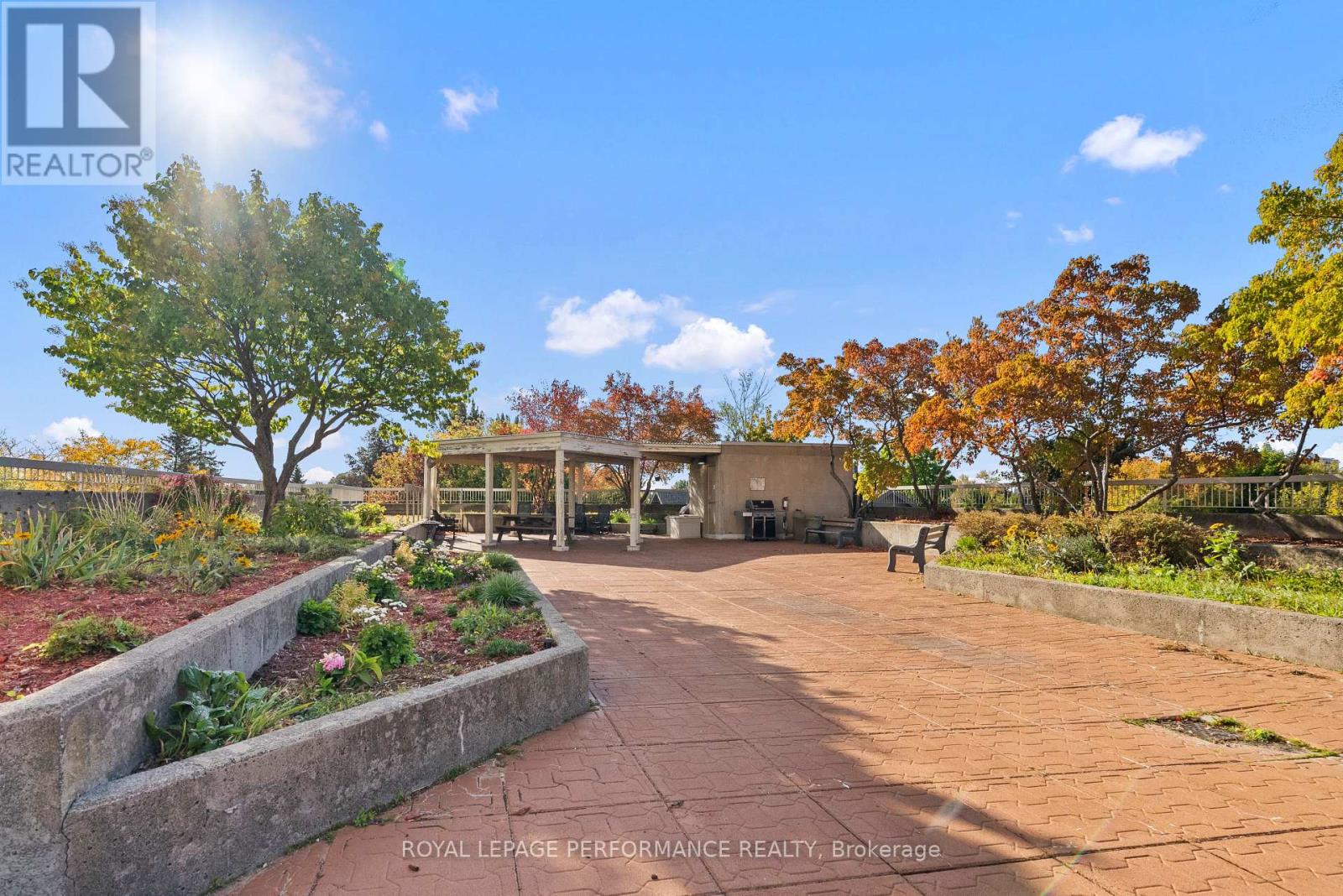 Unit #407 - 200 Lafontaine Avenue