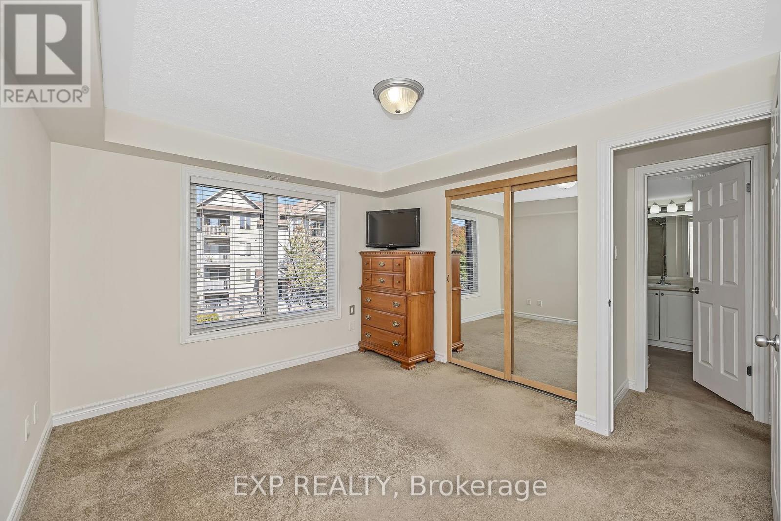 6 - 585 Stonefield Private