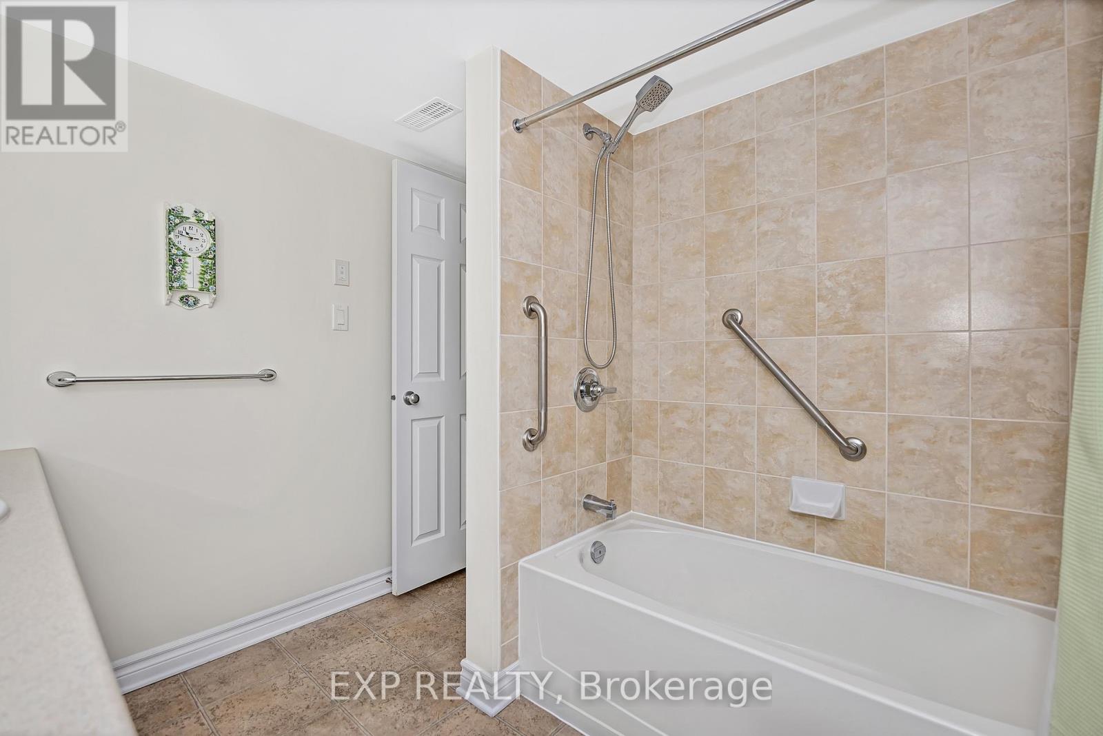 6 - 585 Stonefield Private