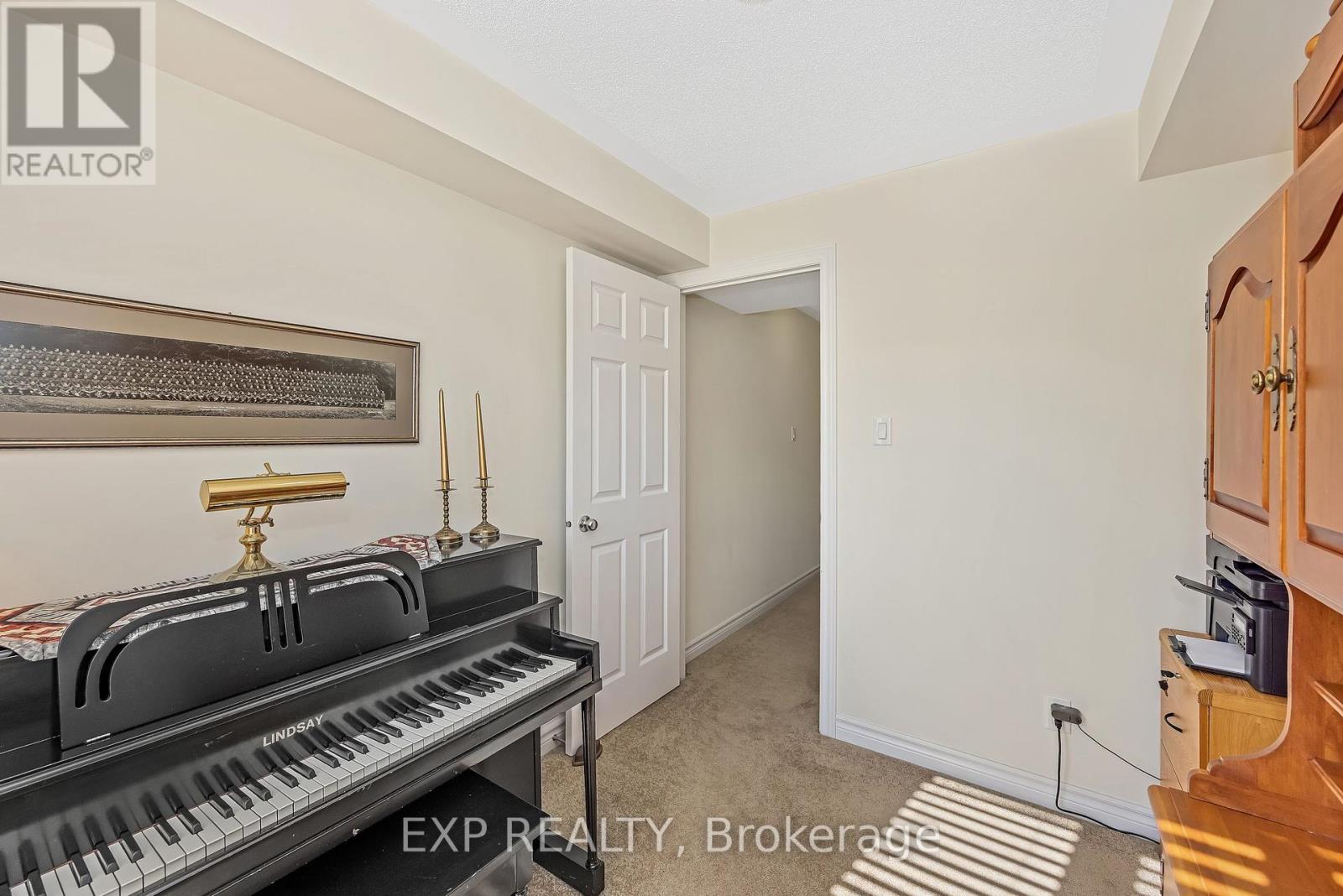 6 - 585 Stonefield Private
