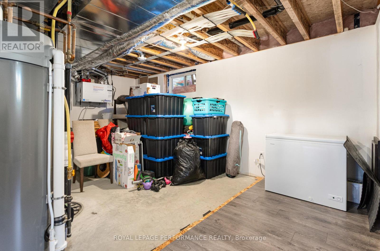 242 Roxanne Street
