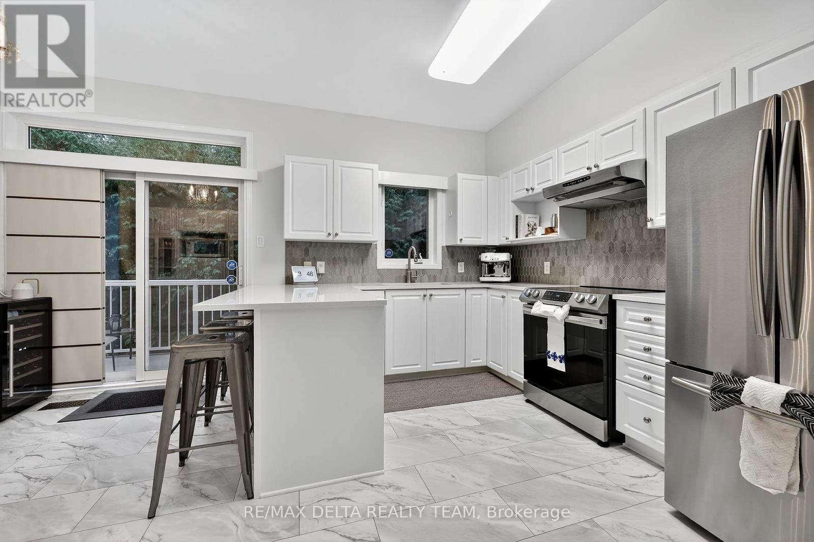 63 Highwood Private