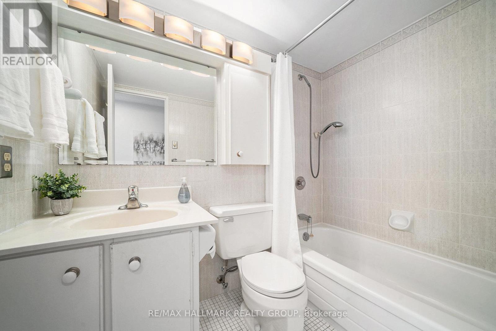 Ph1 - 158c Mcarthur Avenue