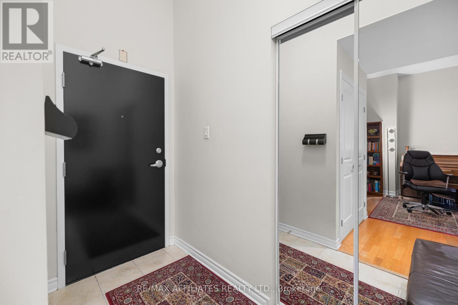 1004 - 314 Central Park Drive