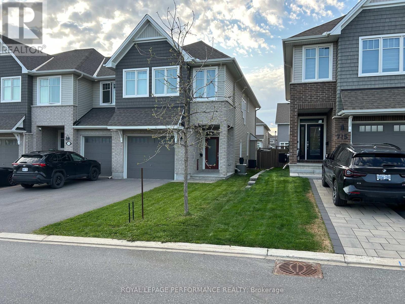 713 Cap Diamant Way