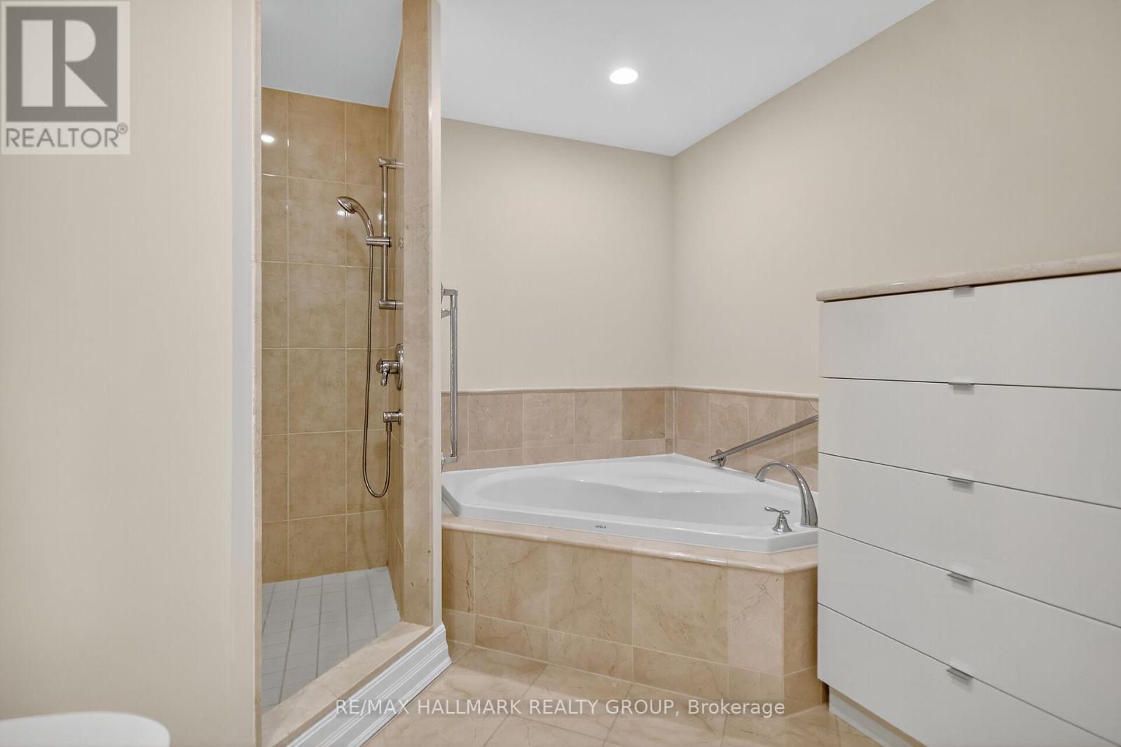 1707 - 3590 Rivergate Way
