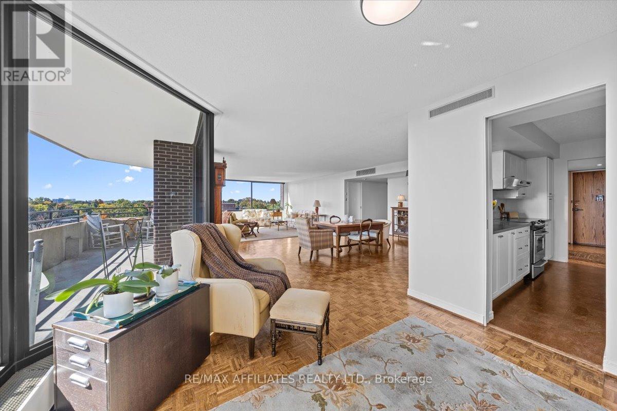 7d - 300 Queen Elizabeth Drive