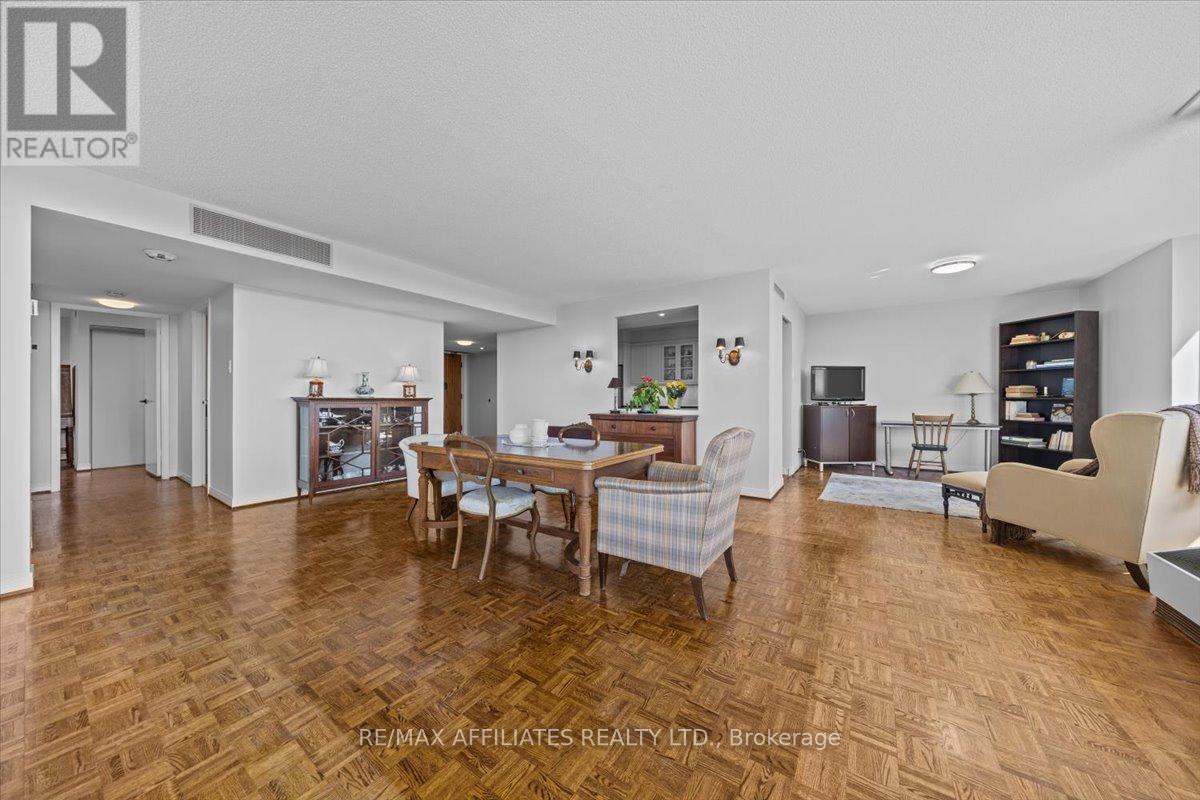 7d - 300 Queen Elizabeth Drive