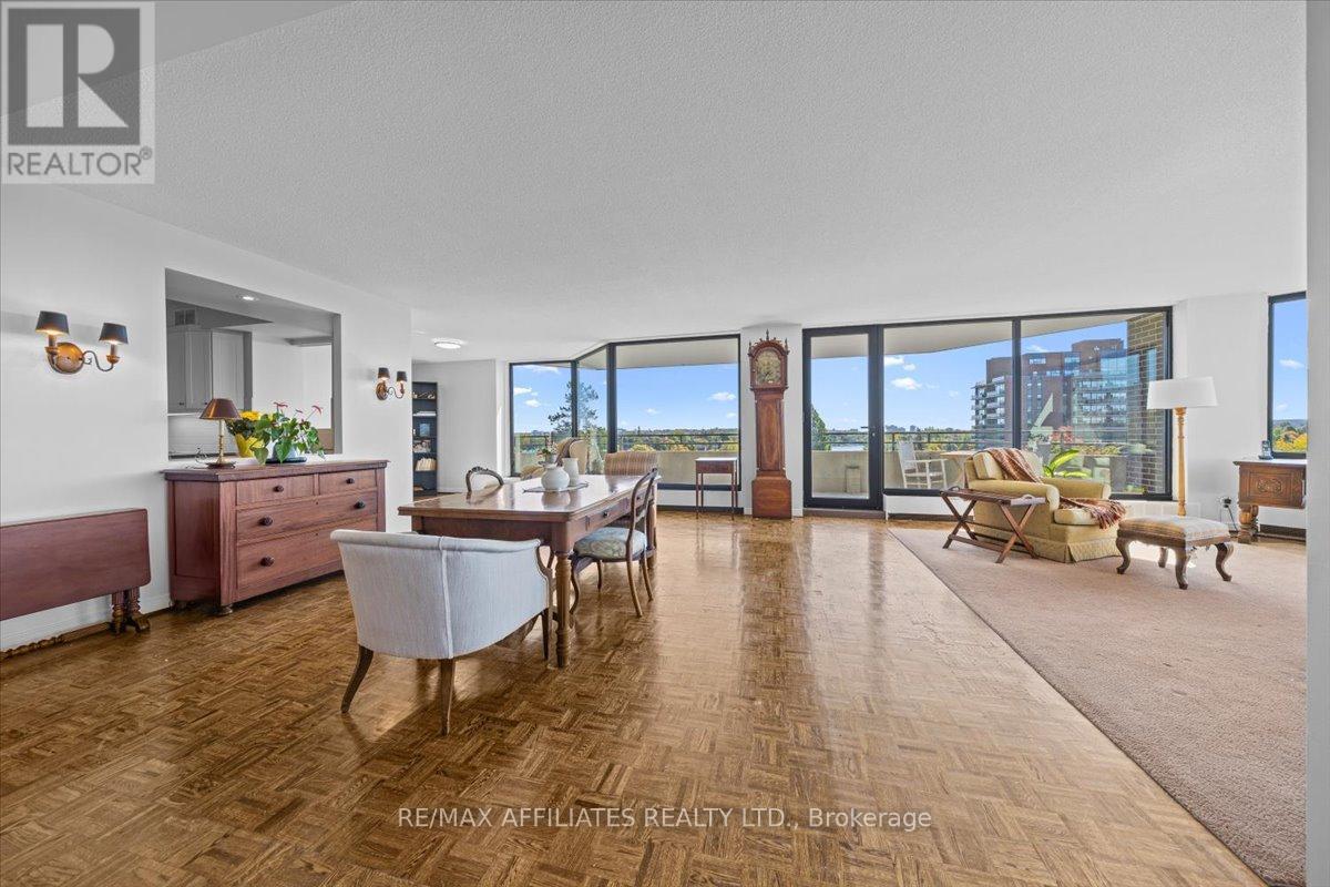 7d - 300 Queen Elizabeth Drive