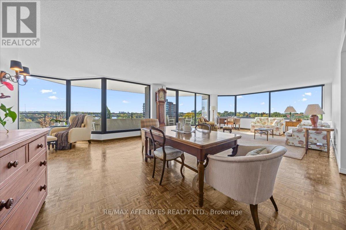 7d - 300 Queen Elizabeth Drive
