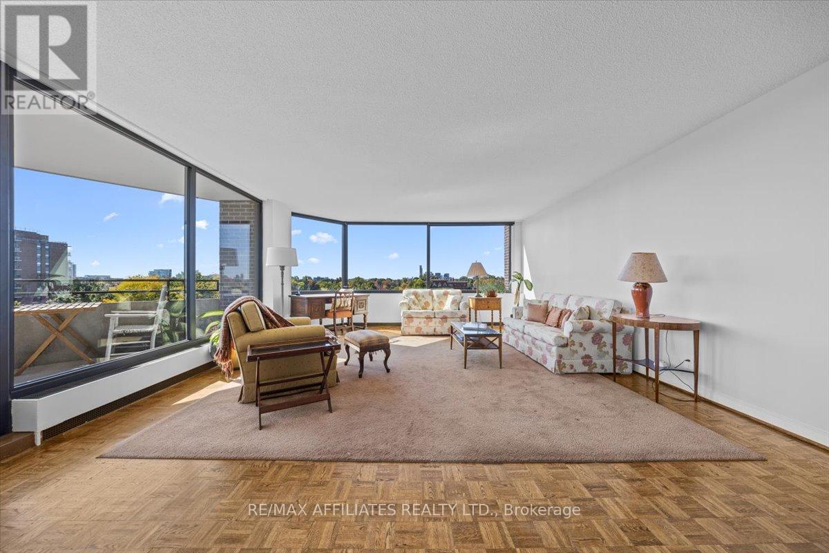 7d - 300 Queen Elizabeth Drive