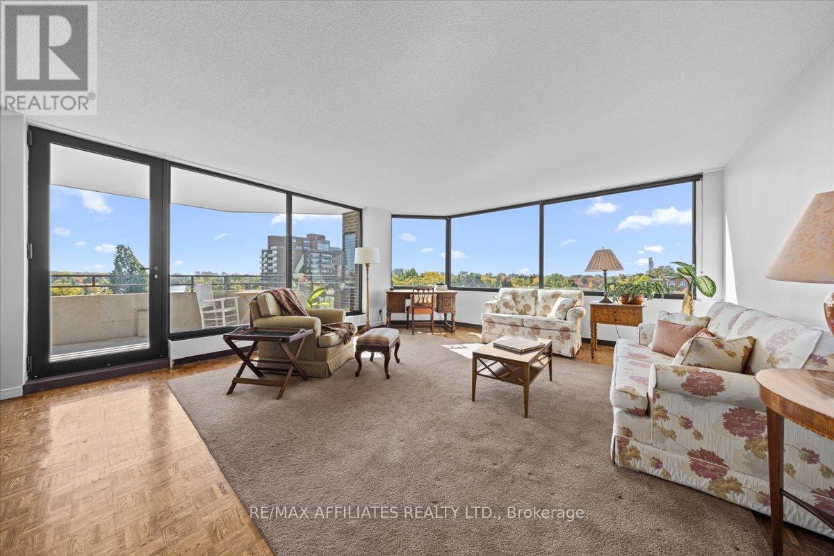 7d - 300 Queen Elizabeth Drive