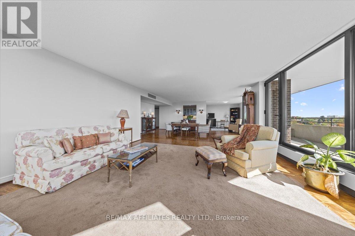 7d - 300 Queen Elizabeth Drive