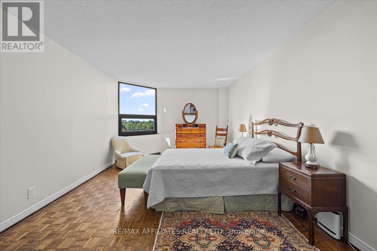 7d - 300 Queen Elizabeth Drive