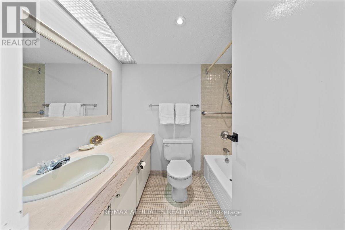7d - 300 Queen Elizabeth Drive