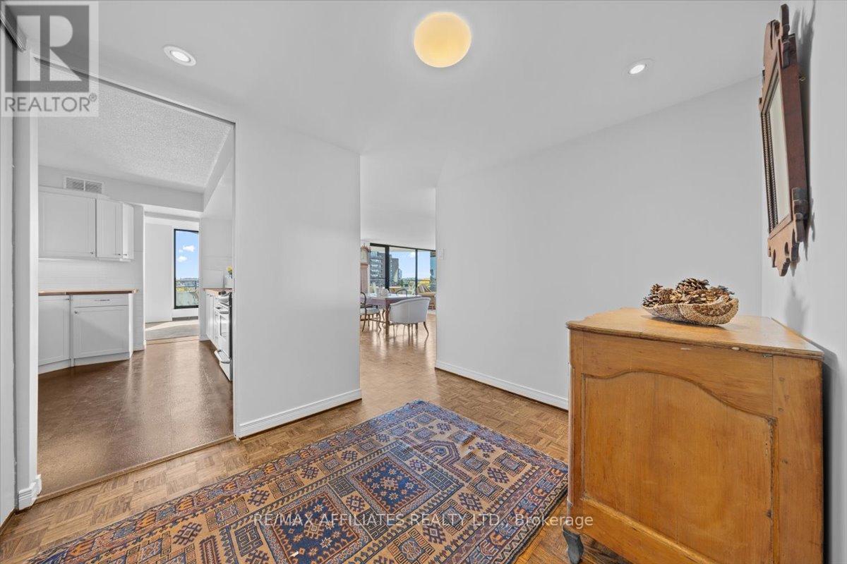 7d - 300 Queen Elizabeth Drive