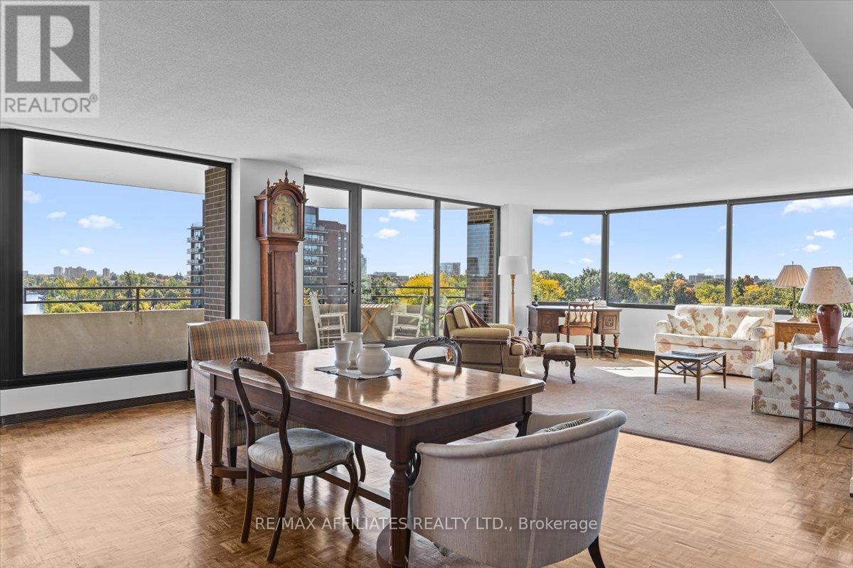 7d - 300 Queen Elizabeth Drive