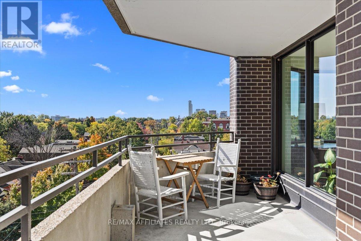 7d - 300 Queen Elizabeth Drive