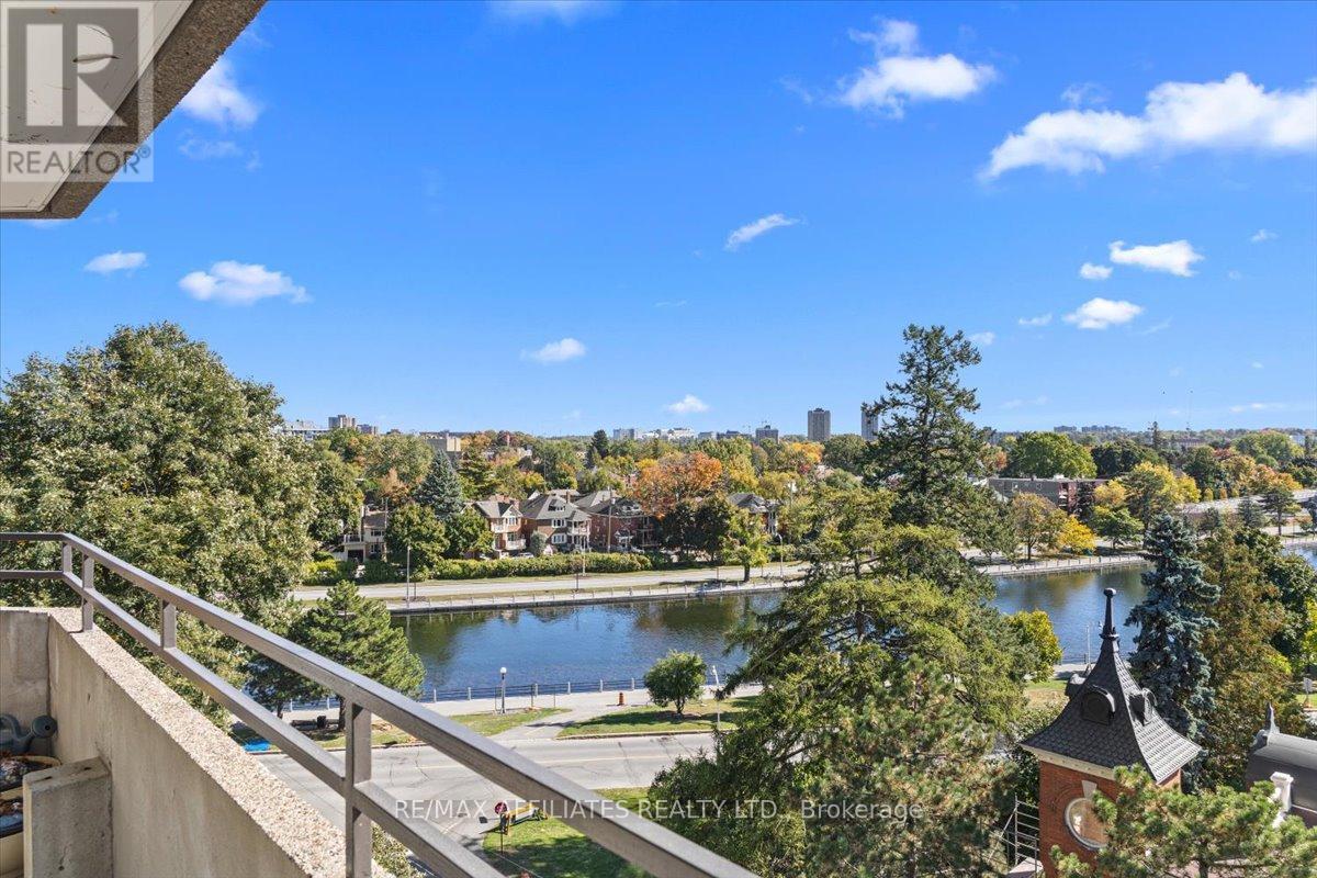 7d - 300 Queen Elizabeth Drive