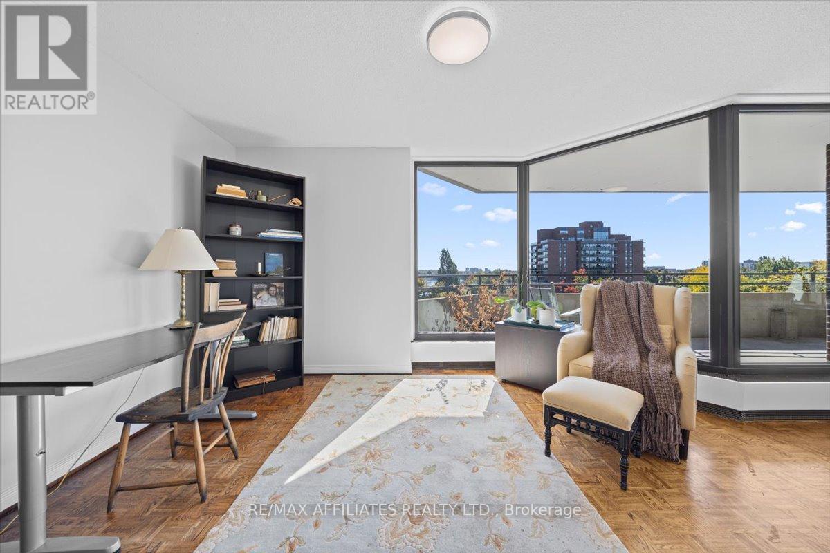 7d - 300 Queen Elizabeth Drive