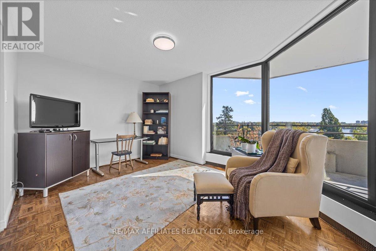 7d - 300 Queen Elizabeth Drive