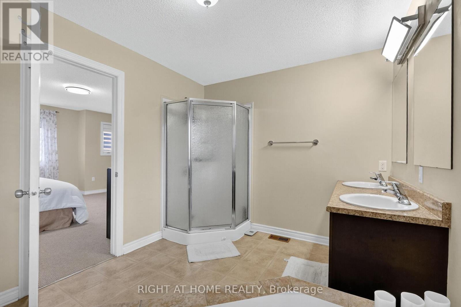 380 Quartz Avenue N