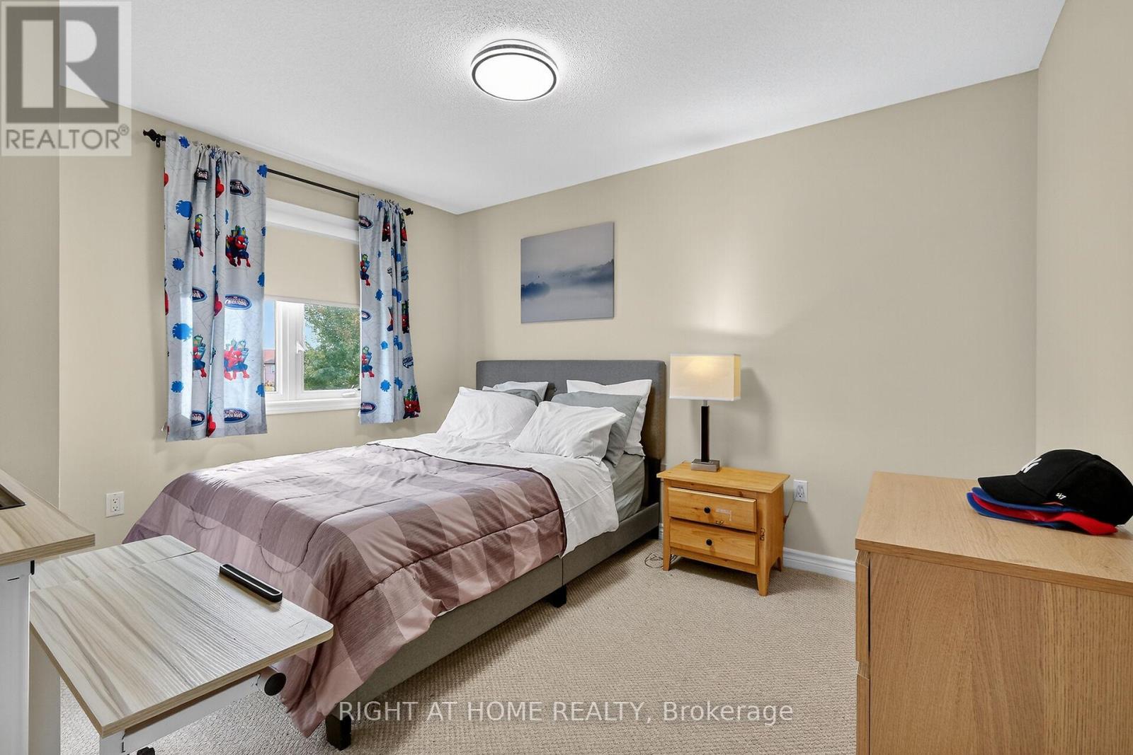 380 Quartz Avenue N