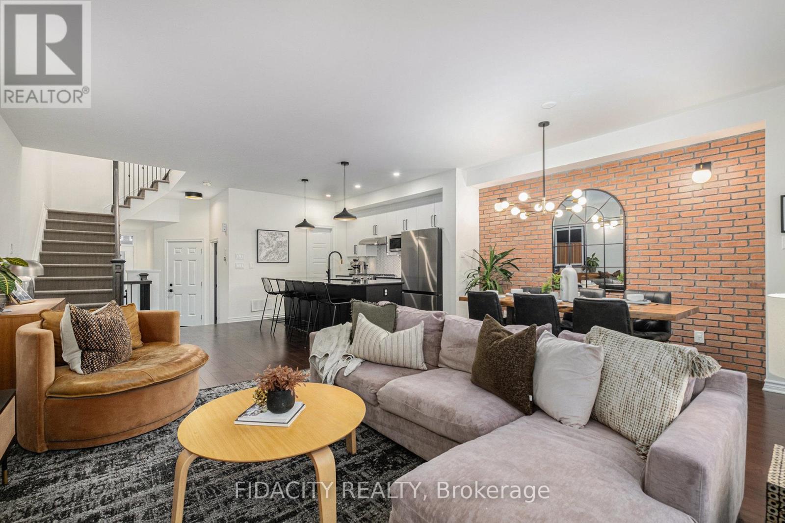 648 Vivera Place