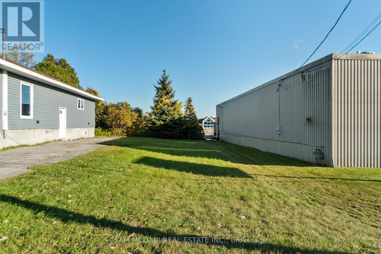 2709 Laurier Street
