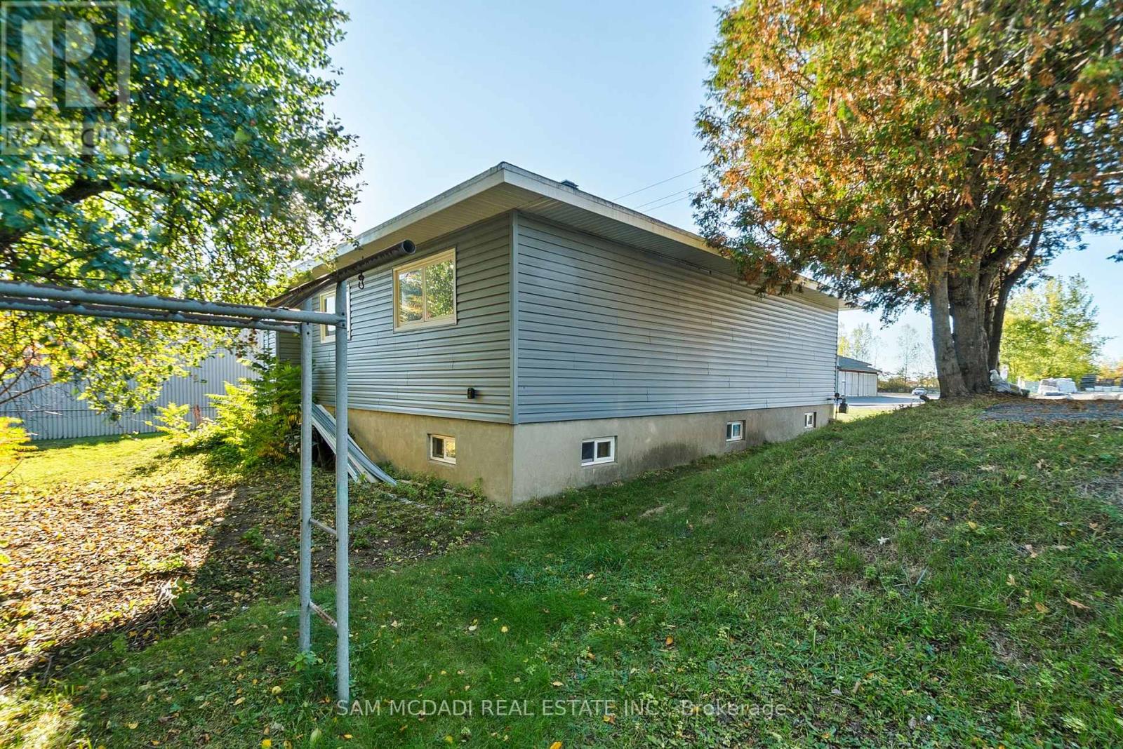 2709 Laurier Street