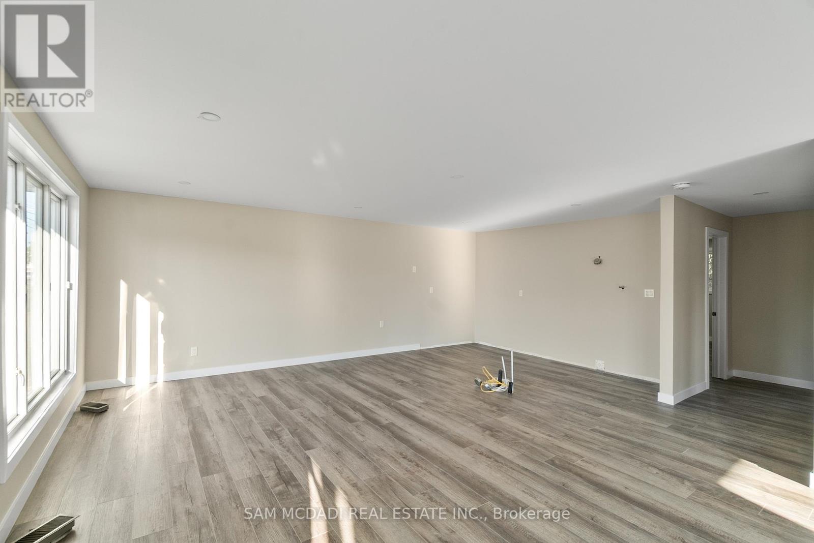2709 Laurier Street