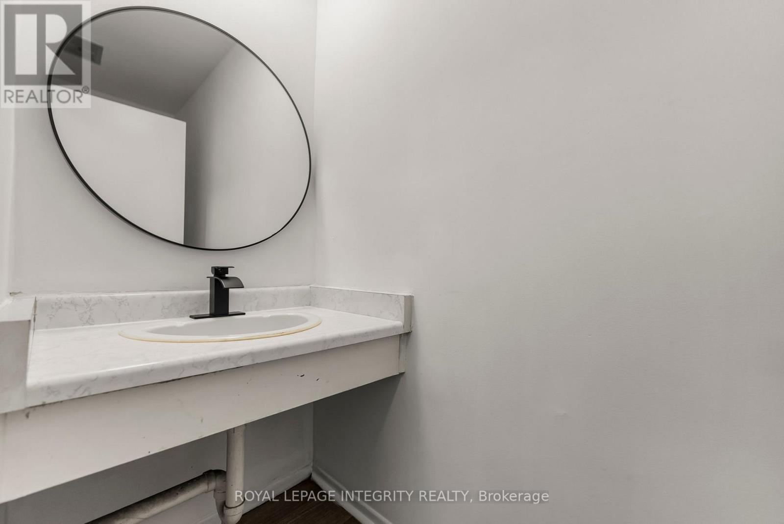 39 - 3415 Uplands Drive