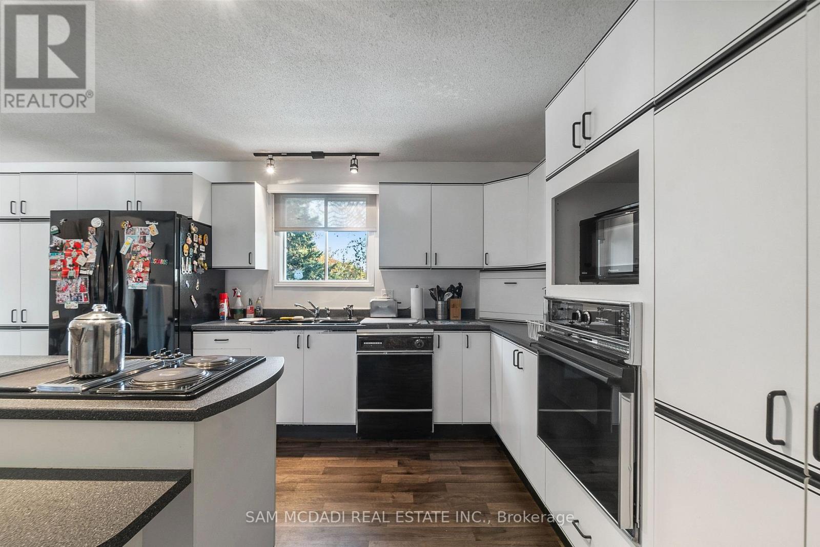 2705 Laurier Street