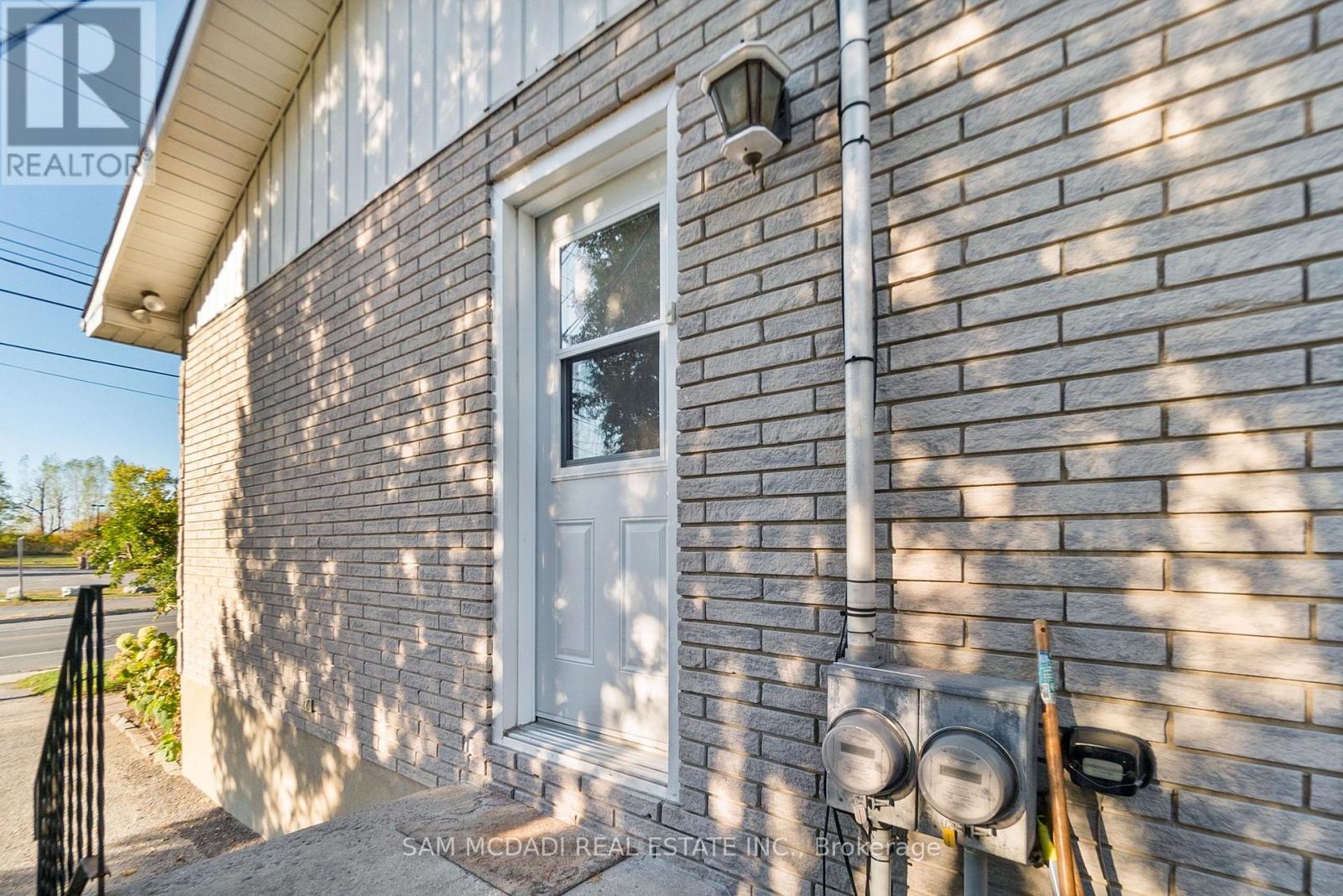 2705 Laurier Street