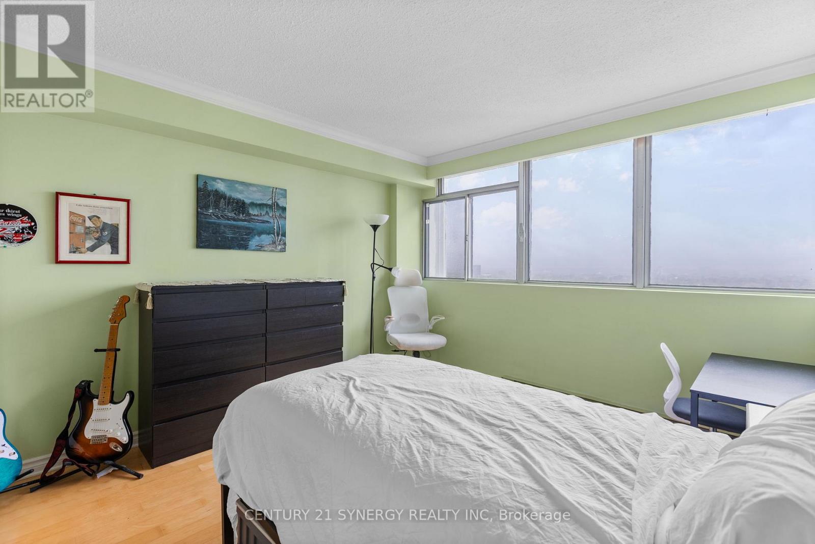 2207 - 530 Laurier Avenue W