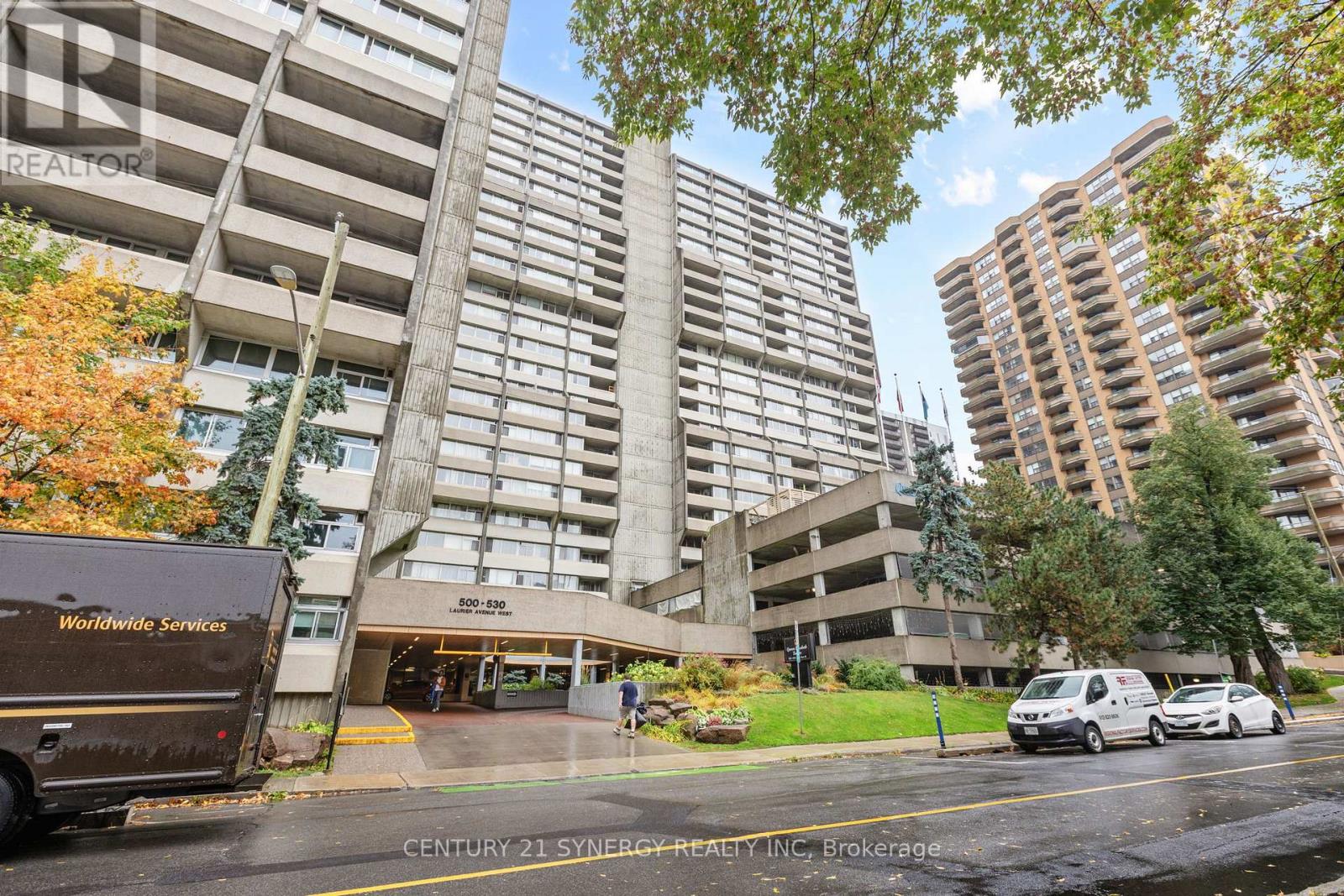 2207 - 530 Laurier Avenue W