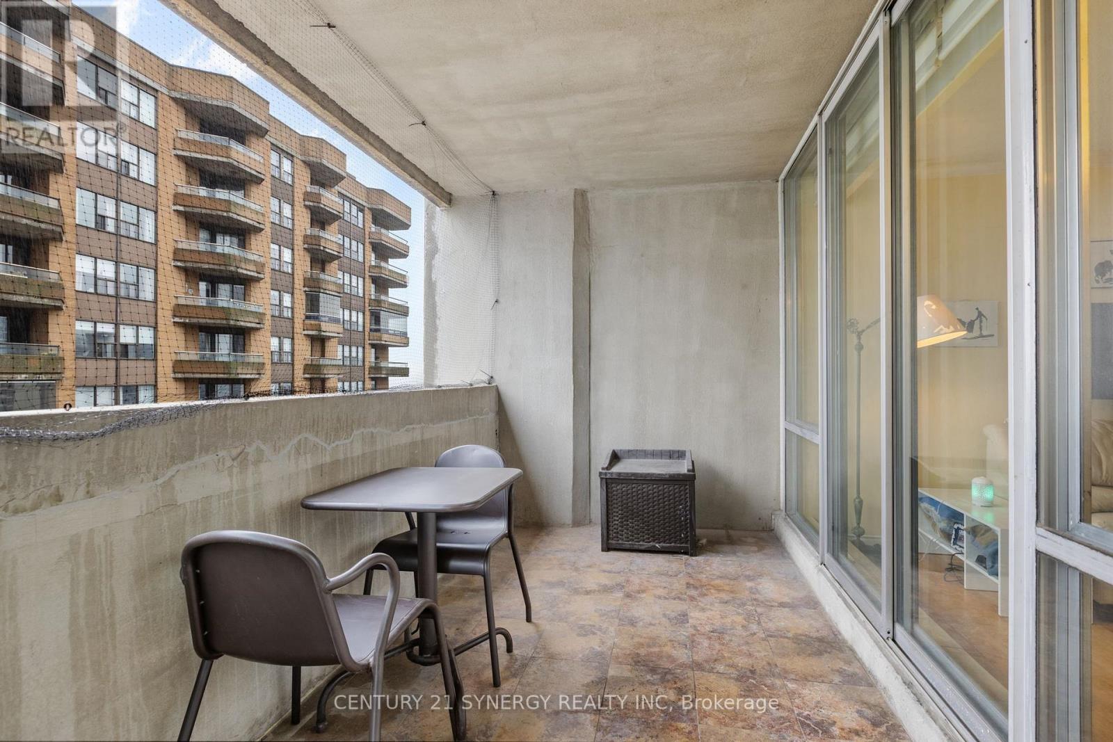 2207 - 530 Laurier Avenue W