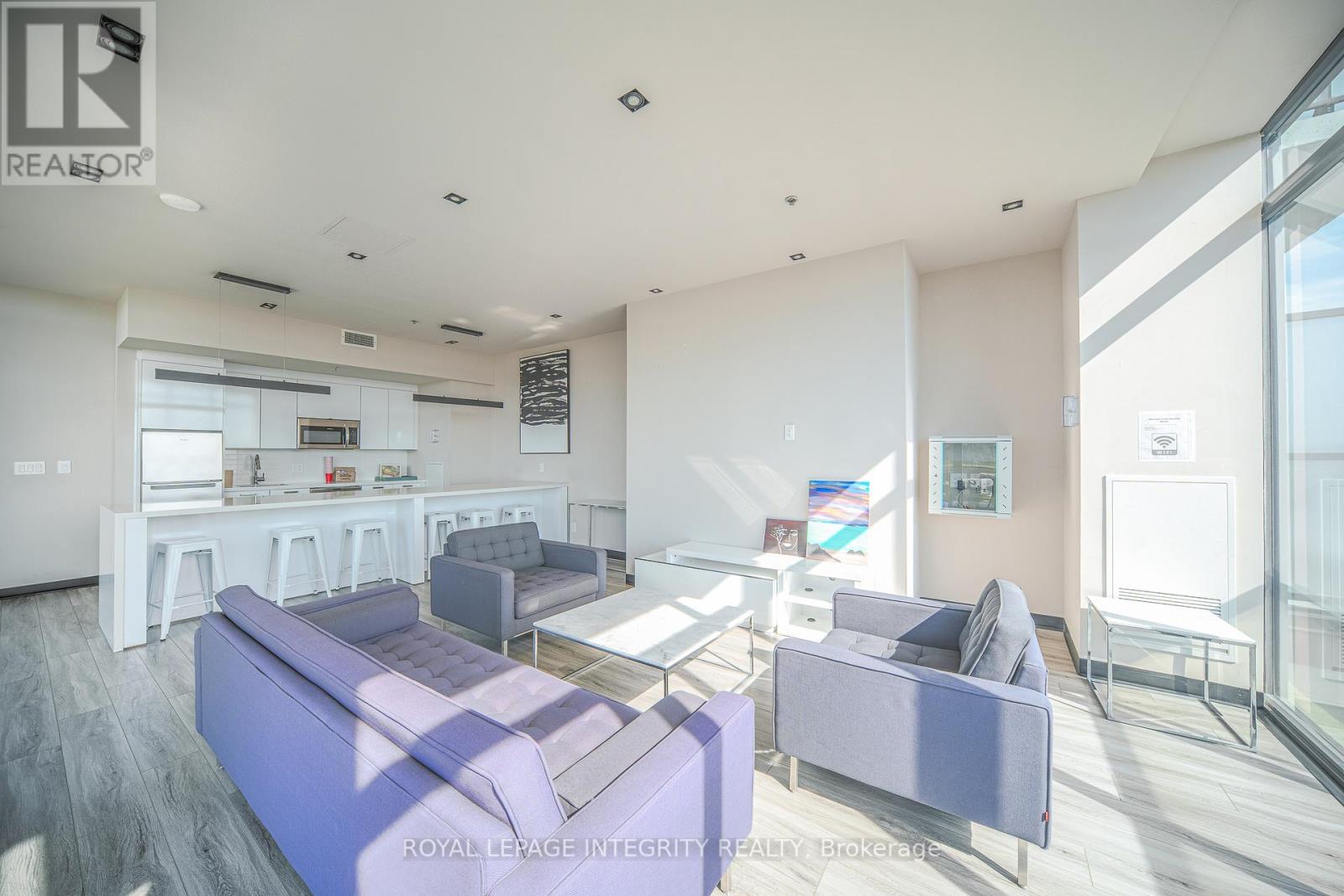 802 - 203 Catherine Street