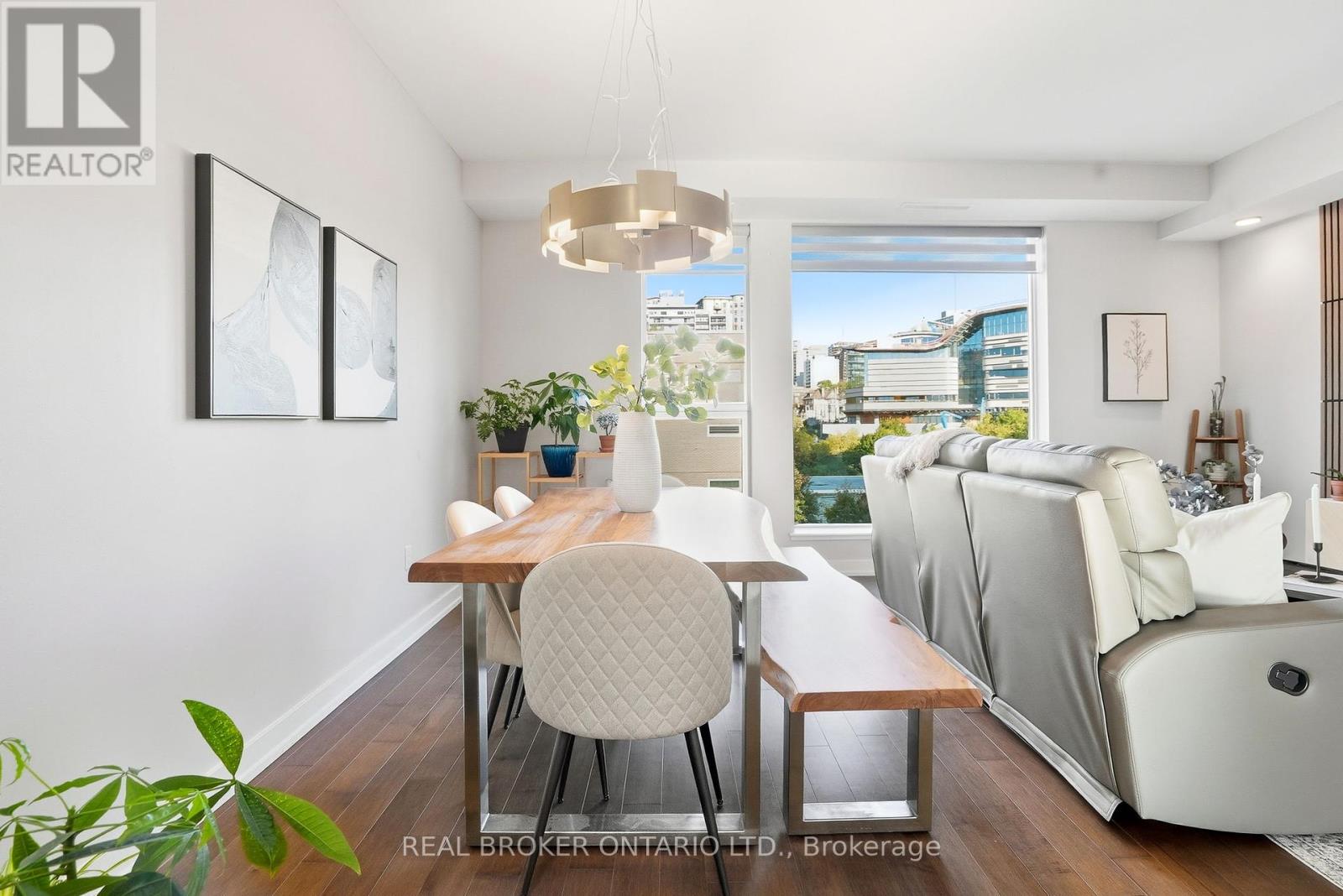 318 - 300b Lett Street