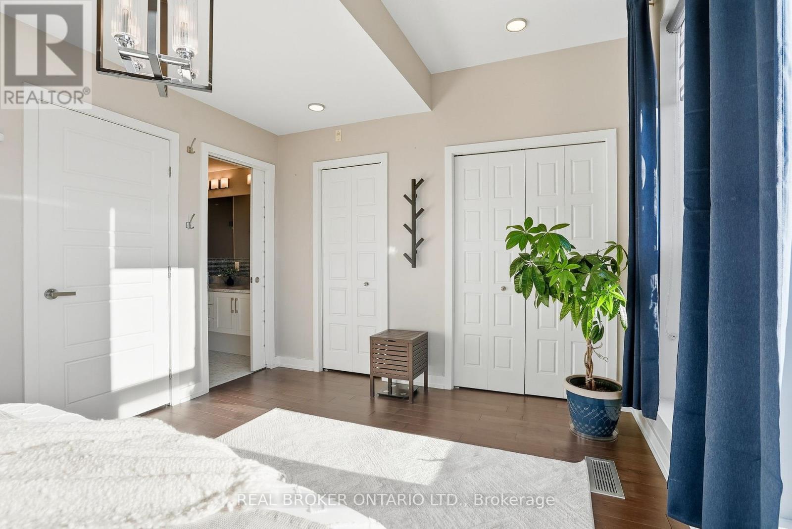 318 - 300b Lett Street