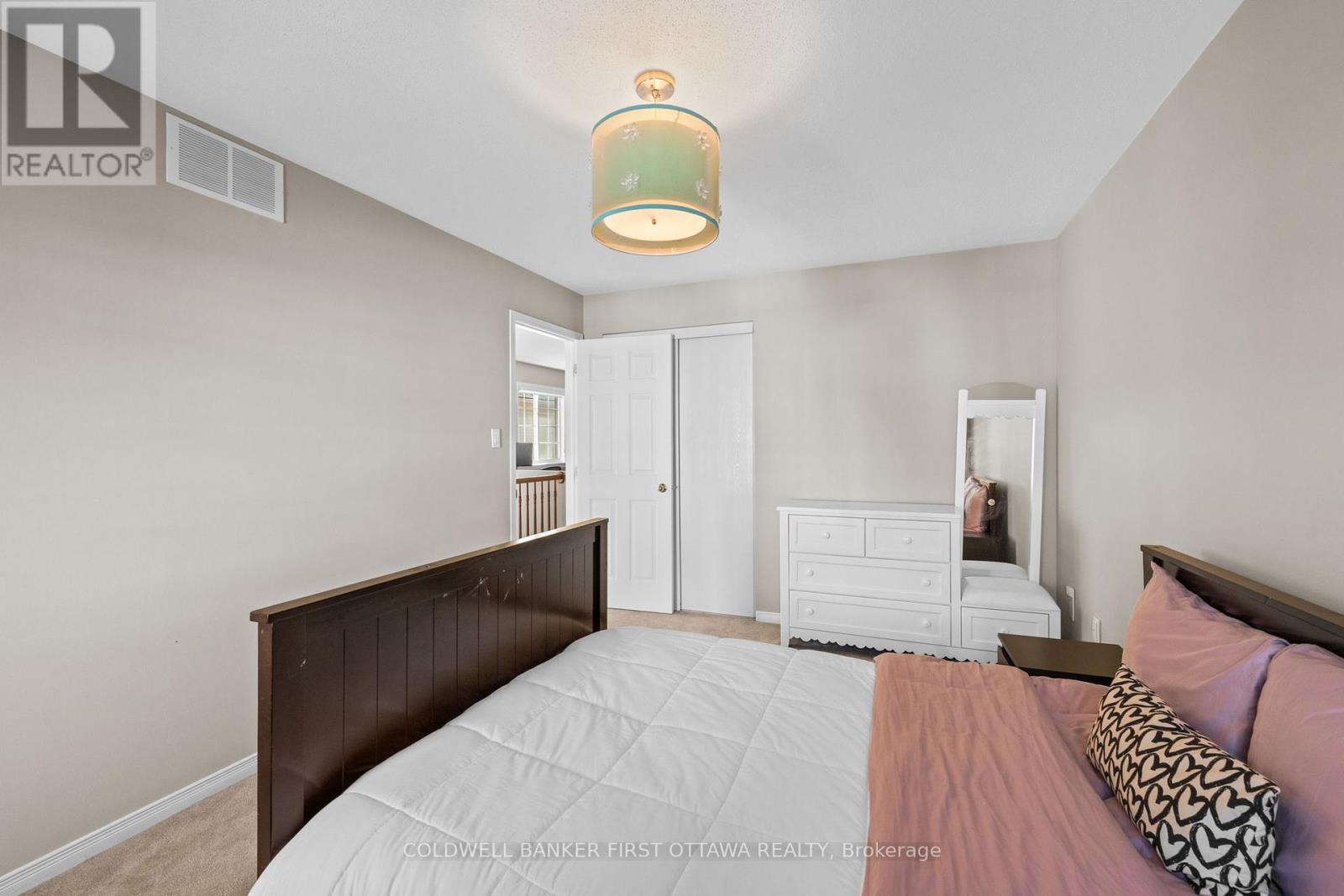 20 Fieldberry Private