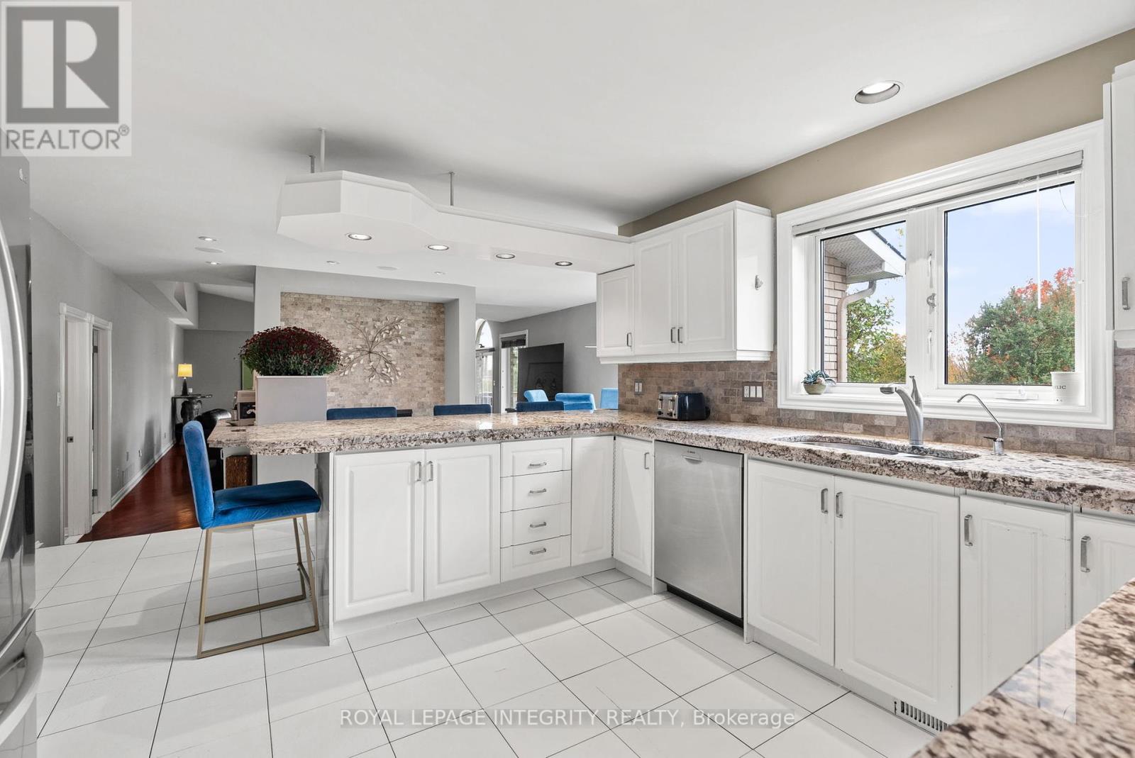 6 Marchbrook Circle