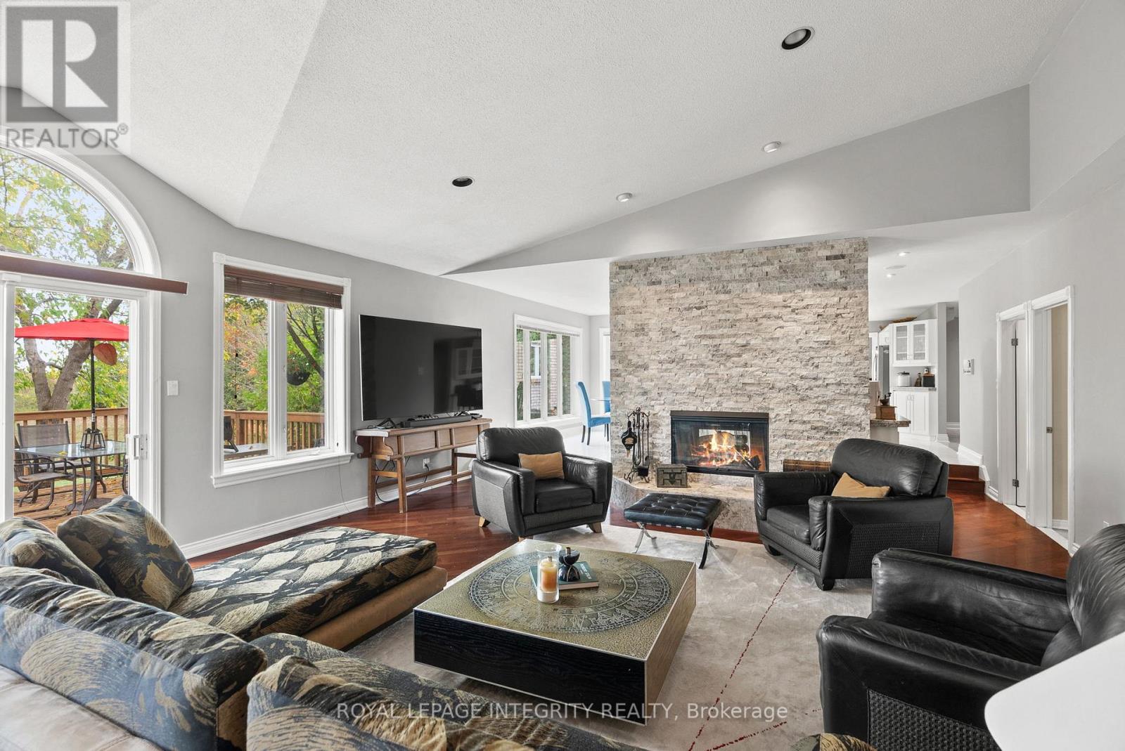 6 Marchbrook Circle