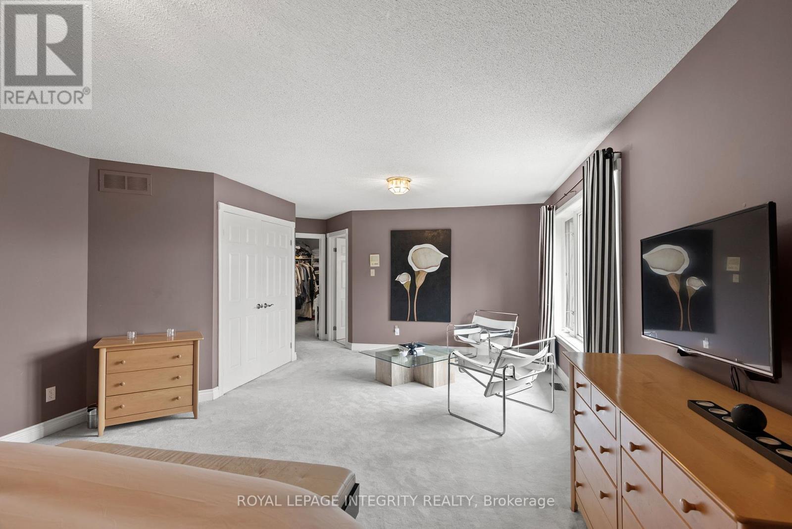 6 Marchbrook Circle