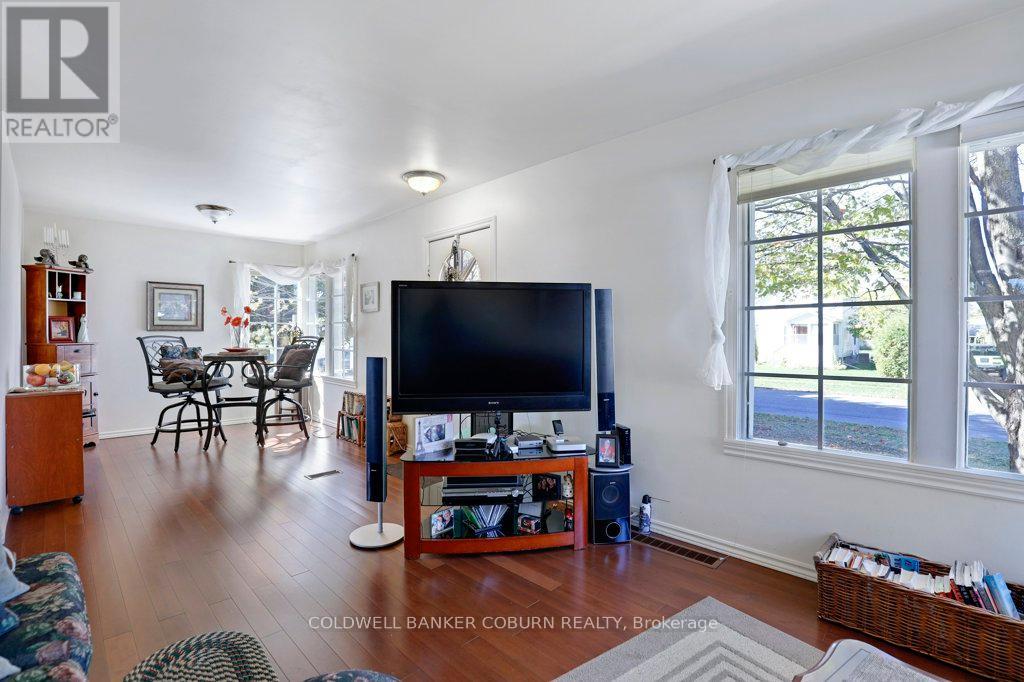 12 Maple Avenue