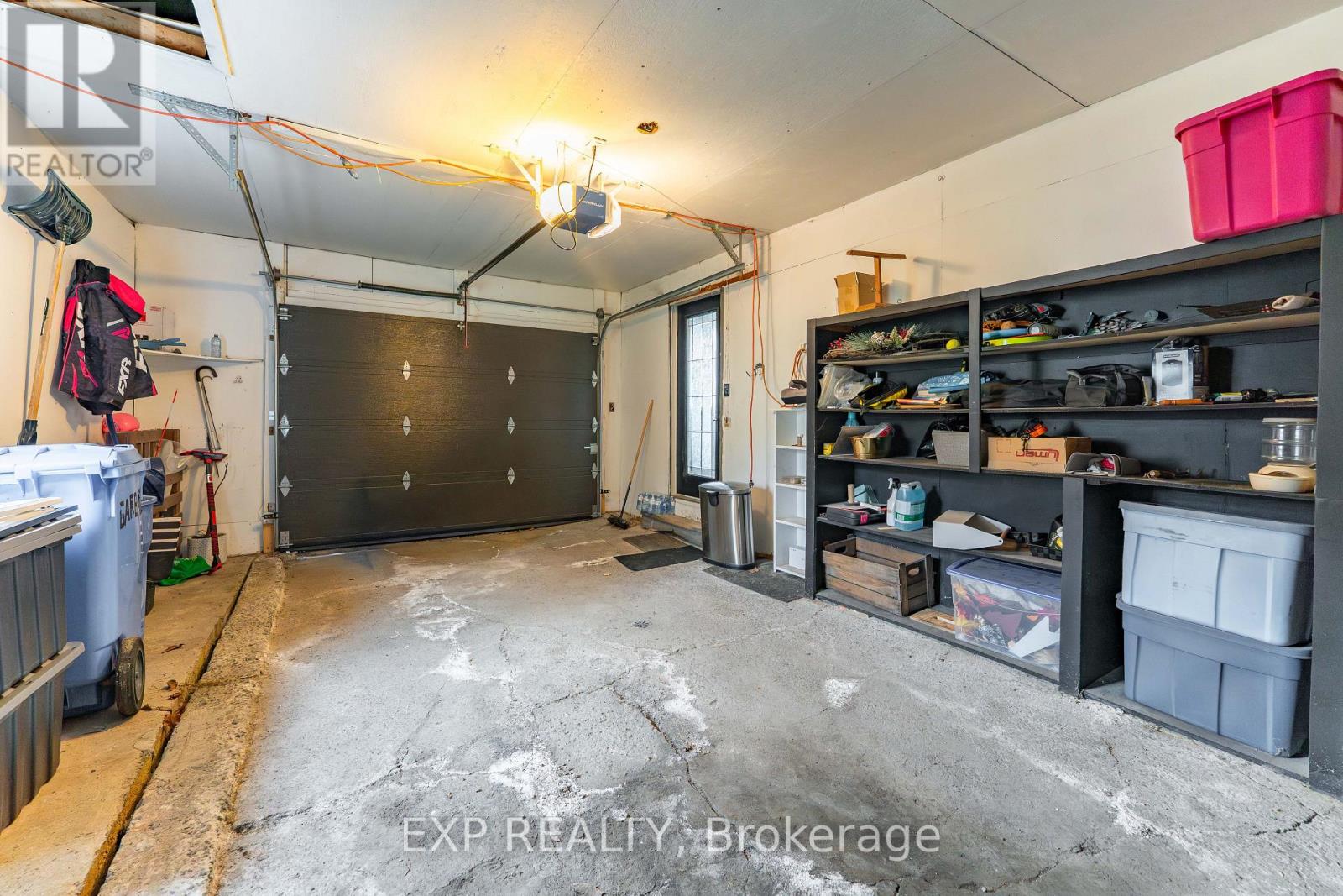 635 Front Road W