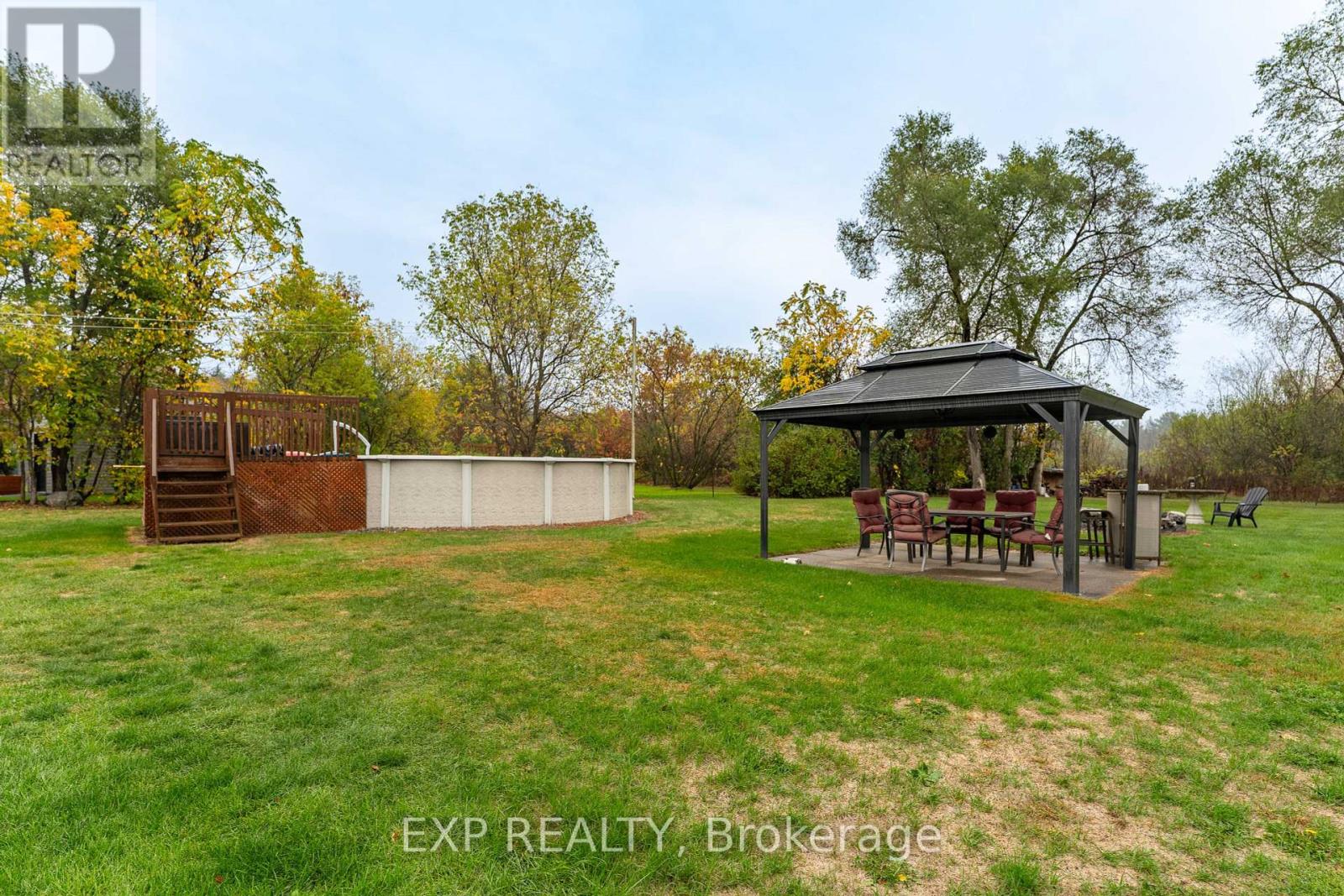 635 Front Road W