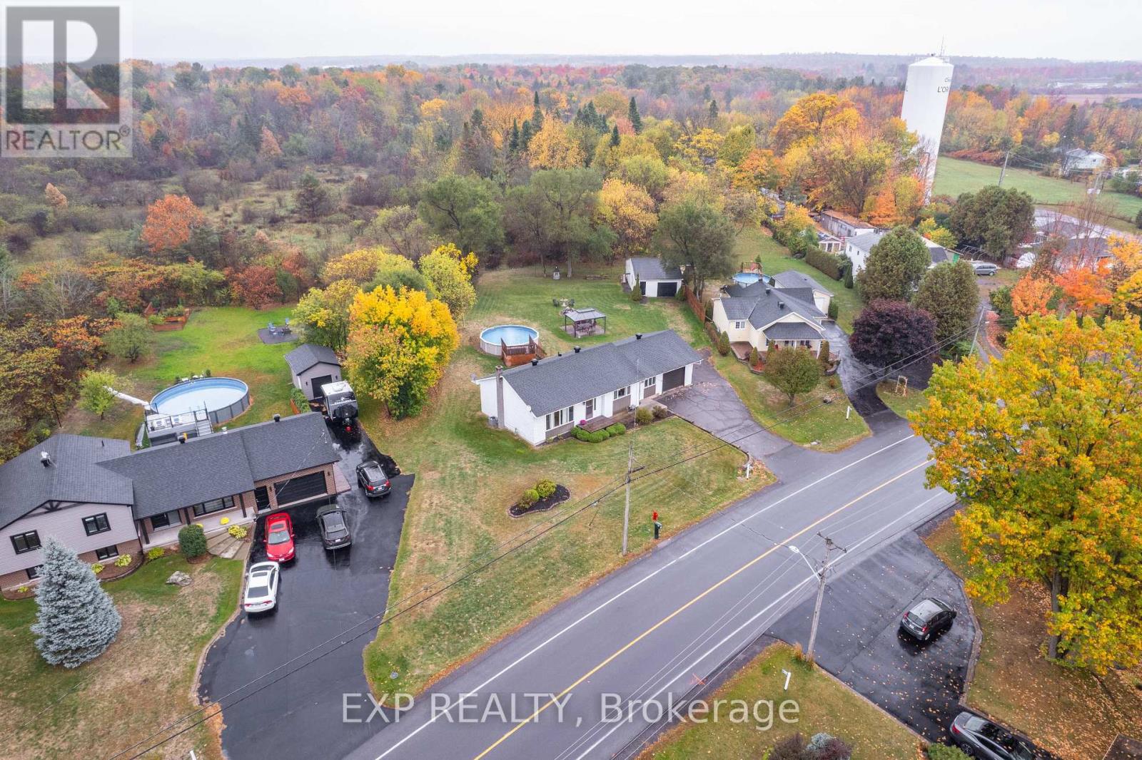 635 Front Road W