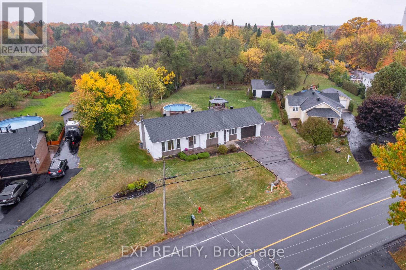 635 Front Road W